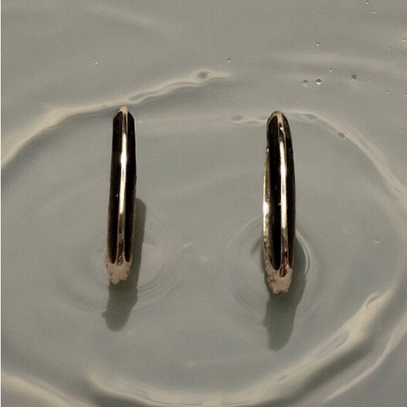 Napier 1980s Spectator Collection_Black Enamel on Silver Hoop Pierced Earrings - Picture 3 of 4